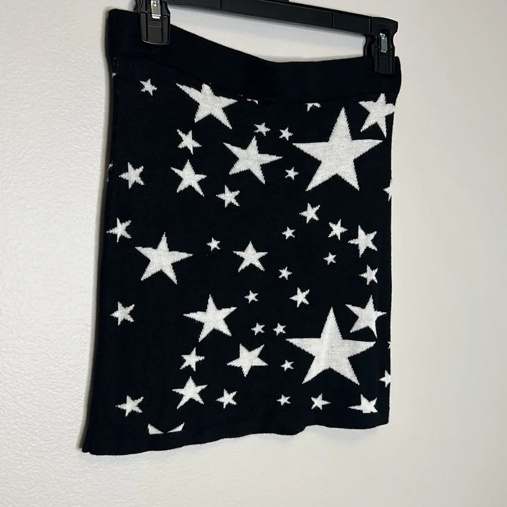 H&M DIVIDED black and white Stars stretchy knit mini skirt size Small